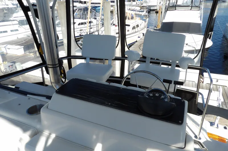 Slide: The Image of 1991 Silverton 41 boat helm with dual white captain chairs. - 32