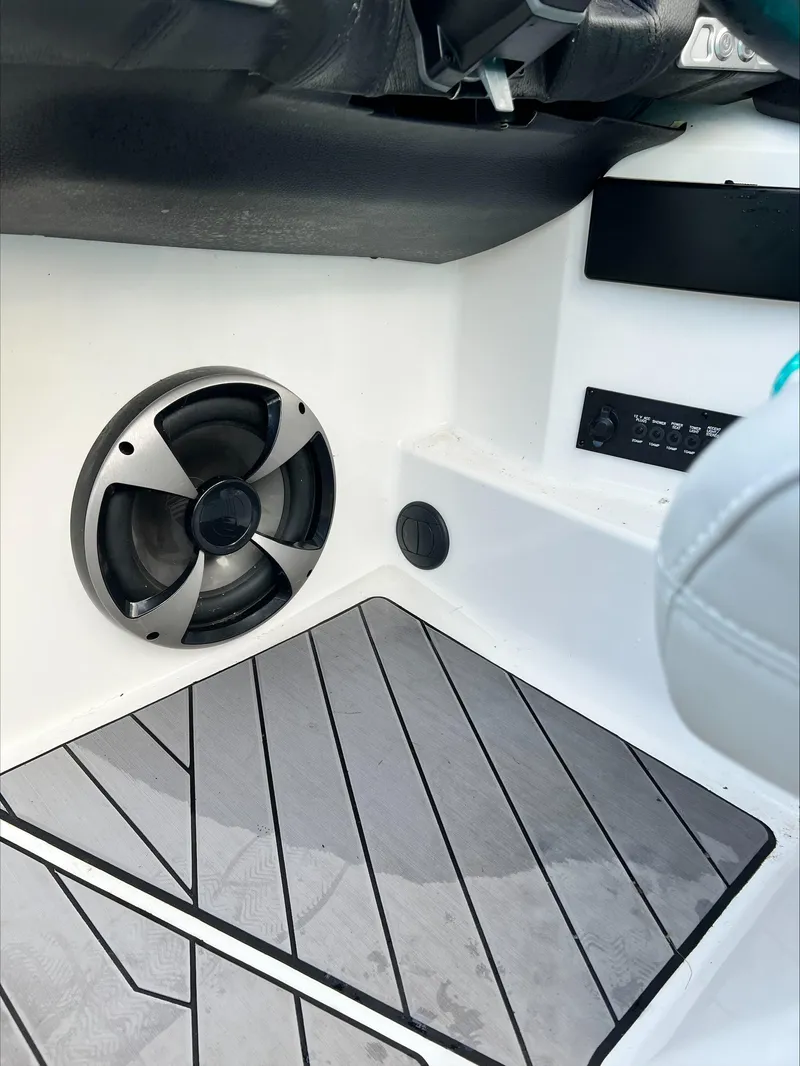 Slide: The Image of Malibu Wakesetter 22LSV 2019 - 16