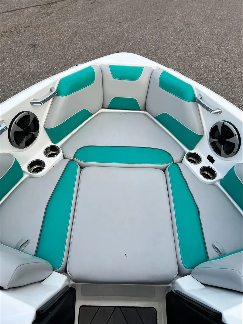 Slide: The Image of Malibu Wakesetter 22LSV 2019 - 19