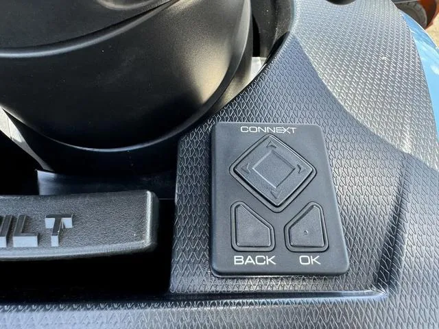 Slide: The Image of Yamaha Waverunner FX Cruiser® HO 2024 control panel with Connext system. - 12