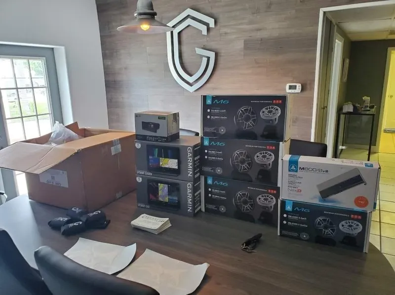 Slide: The Image of CG Boat Works 35 M-Series 2023 model with Garmin and MG accessories in office. - 24