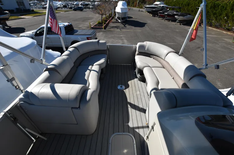 Slide: The Image of 2020 Avalon 2585 ENT SaltWater Series boat with spacious seating and deck area. - 10