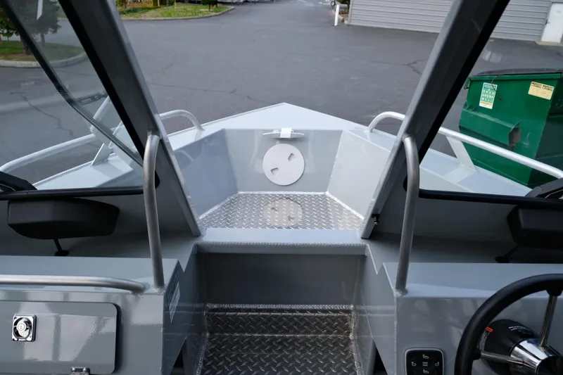 Slide: The Image of 2024 Hewescraft 180 Pro-V ET boat interior with diamond plate flooring. - 16
