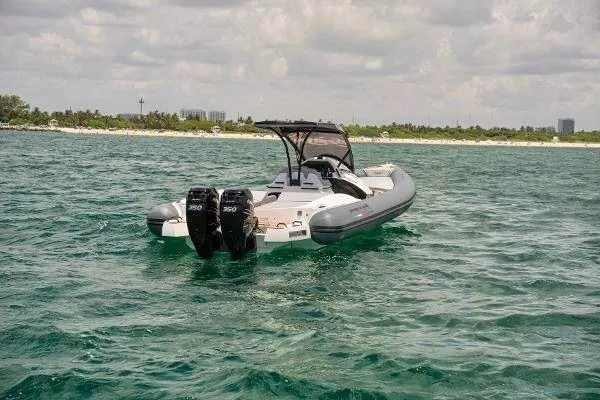 Slide: The Image of 2025 Panamera Yacht PY 100 with dual engines on open water. - 30