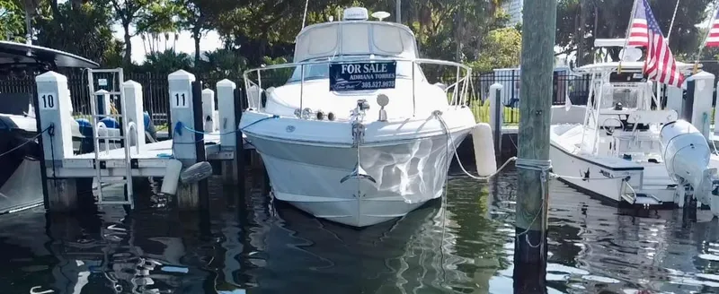 Slide: The Image of 2006 Sea Ray 340 Sundancer boat for sale at marina dock. - 10