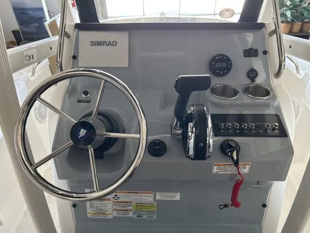 Slide: The Image of Bayliner Trophy 20 CC 2024 - 4