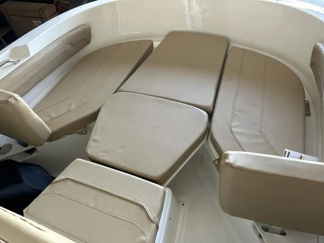 Slide: The Image of Bayliner Trophy 20 CC 2024 - 6