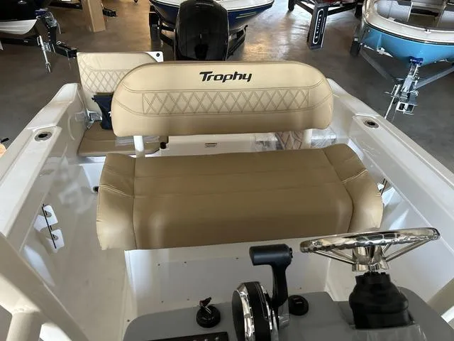 Slide: The Image of Bayliner Trophy 20 CC 2024 - 8