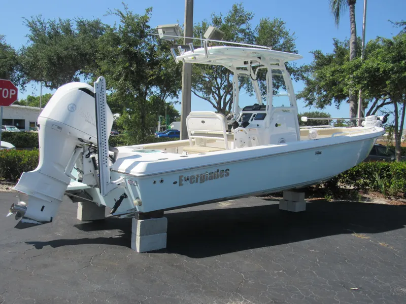 Slide: The Image of 2019 Everglades 243 CC boat with Yamaha outboard motor on display. - 24