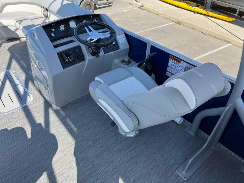 Slide: The Image of 2023 Bennington 25LSRTDSP boat helm with steering wheel and captain's chair. - 16