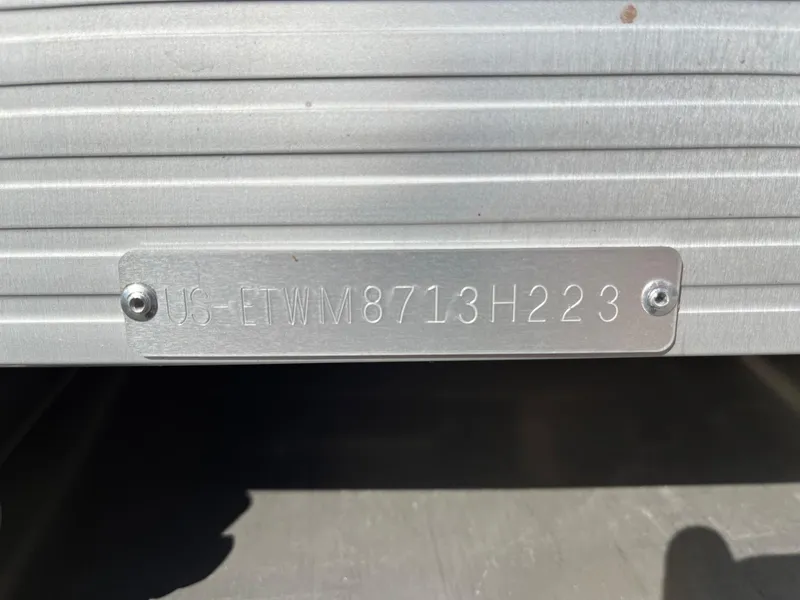 Slide: The Image of 2023 Bennington 25LSRTDSP boat identification plate with serial number. - 24