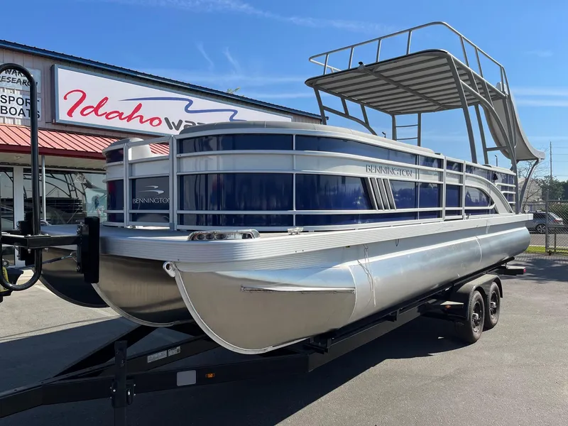 Slide: The Image of 2023 Bennington 25LSRTDSP pontoon boat on trailer at Idaho Water Sports dealership. - 3
