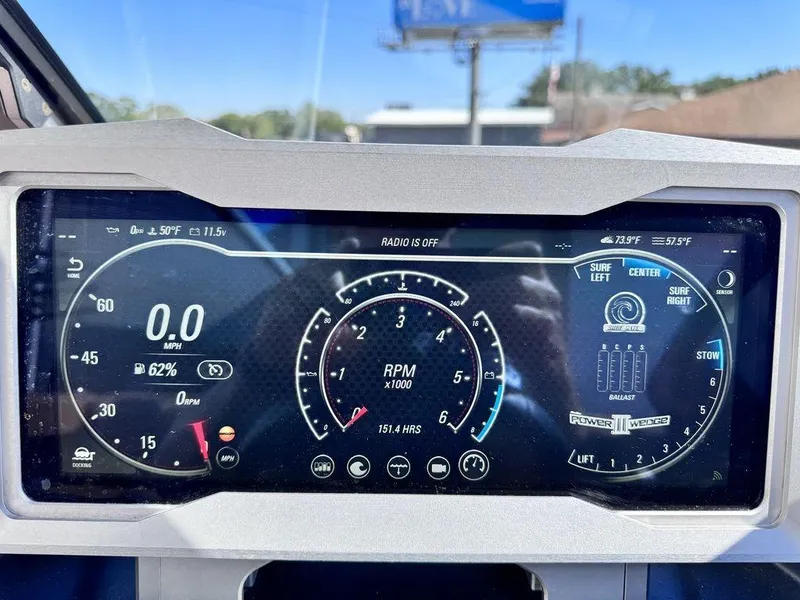 Slide: The Image of Malibu M220 2021 - 13