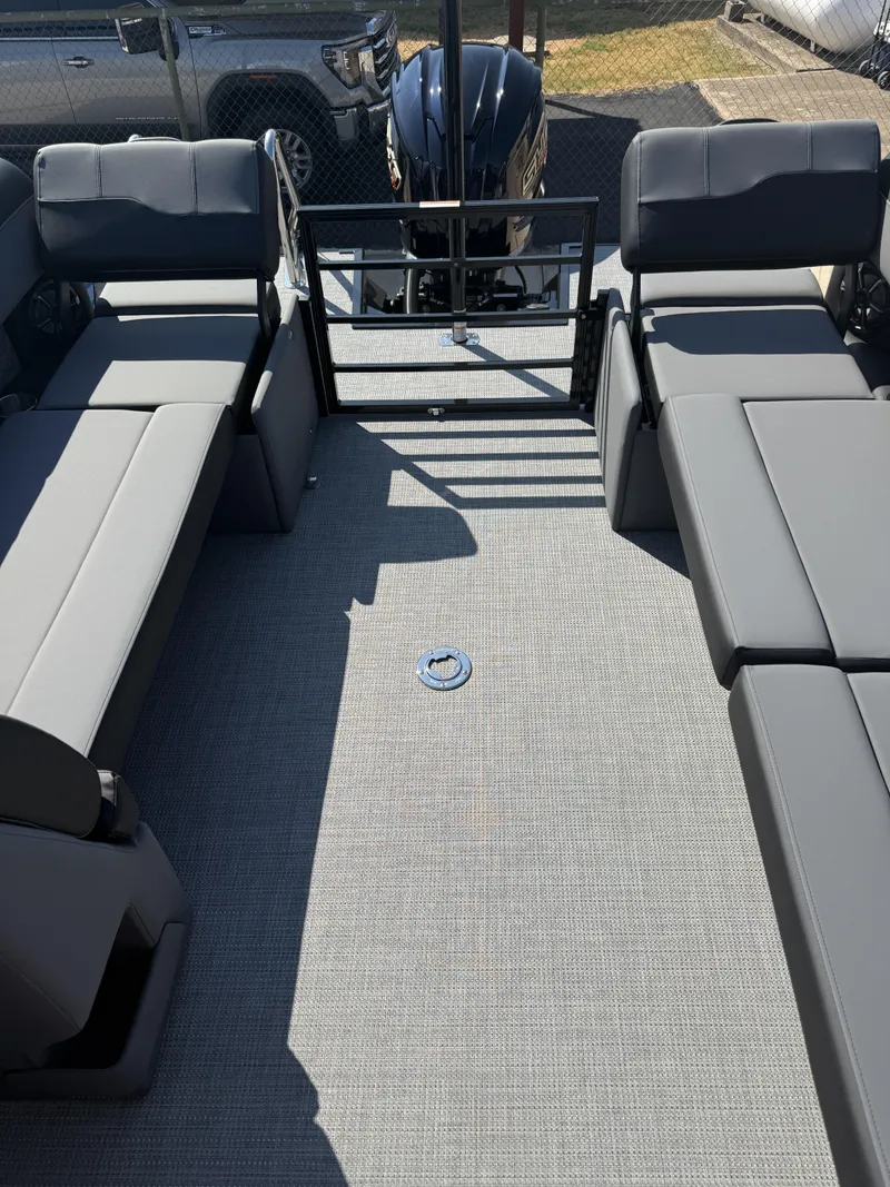 Slide: The Image of Veranda VX265DCVL PREMIUM 2027 - 24