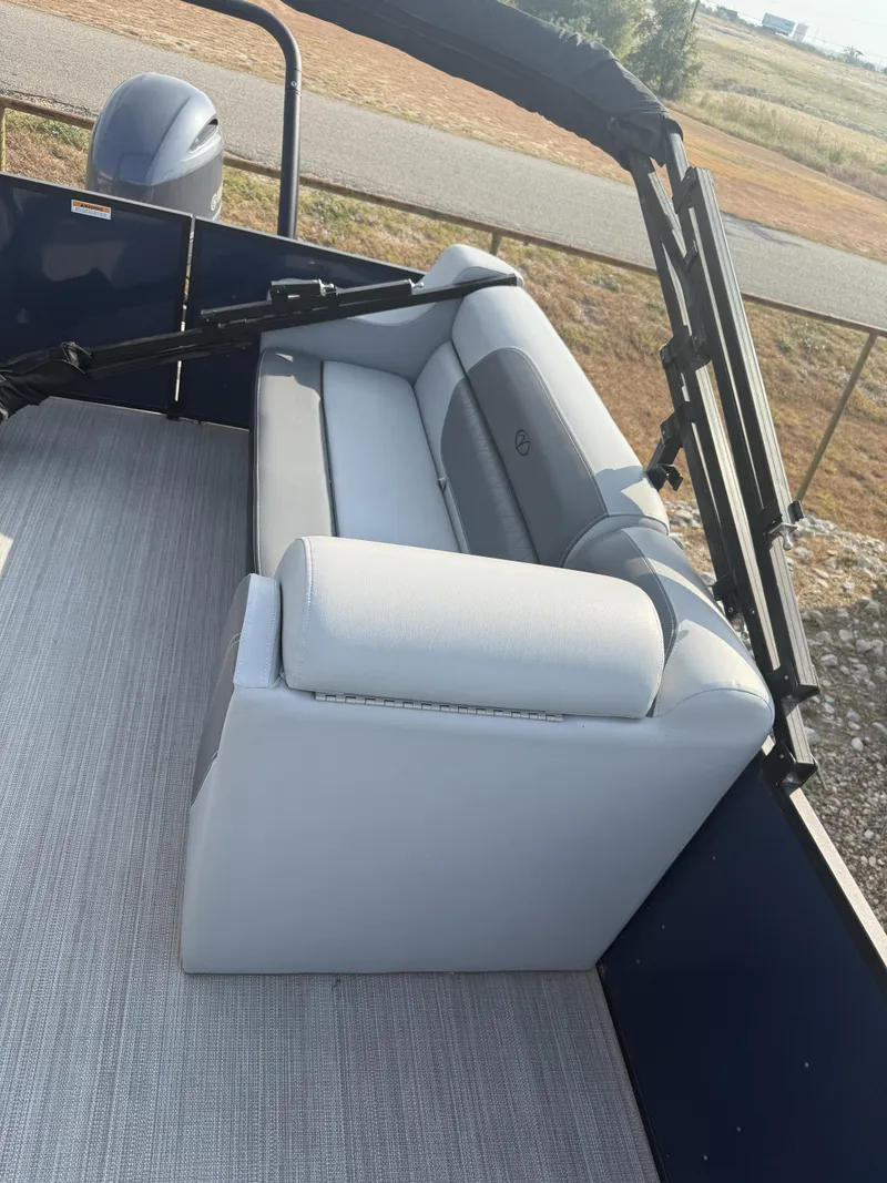 Slide: The Image of Veranda VISTA VIEW 22 REAR COUCH 2021 - 14