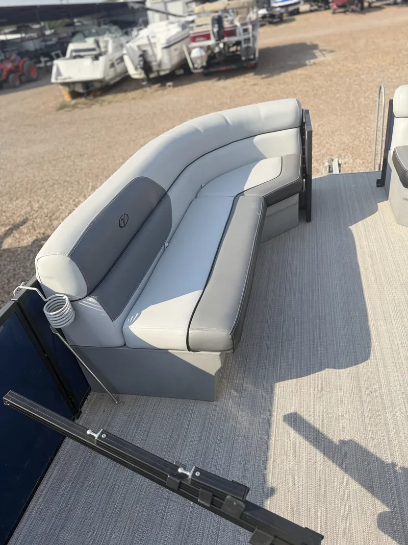 Slide: The Image of Veranda VISTA VIEW 22 REAR COUCH 2021 - 24