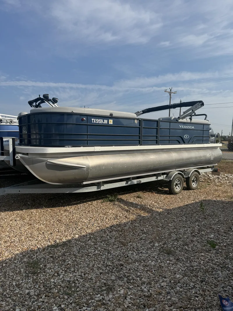 The Image of Veranda VISTA VIEW 22 REAR COUCH 2021 - 0