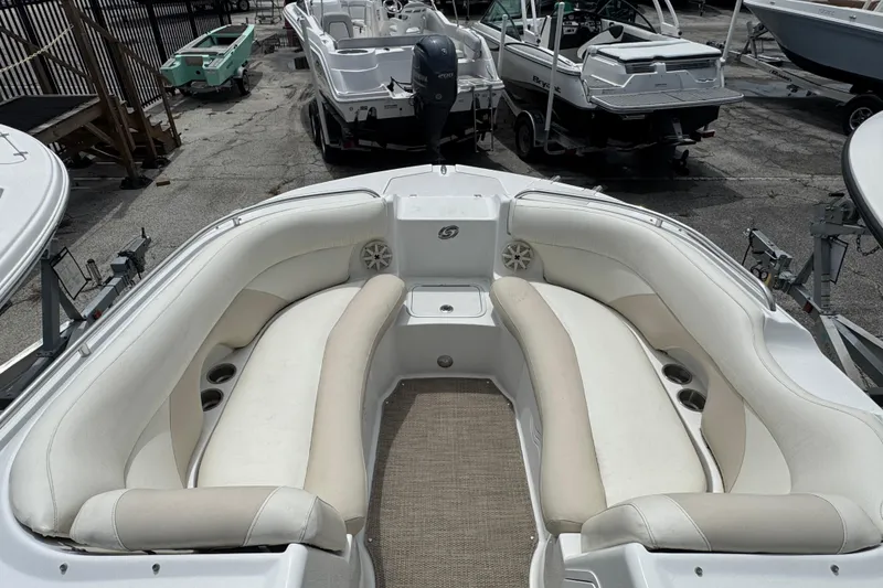 Slide: The Image of 2018 Hurricane SD 2400 I/O boat with spacious seating and cup holders. - 9
