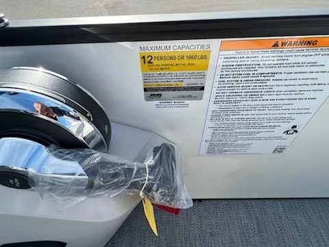 Slide: The Image of 2024 Sweetwater 2286SFL boat capacity and safety warning labels. - 19