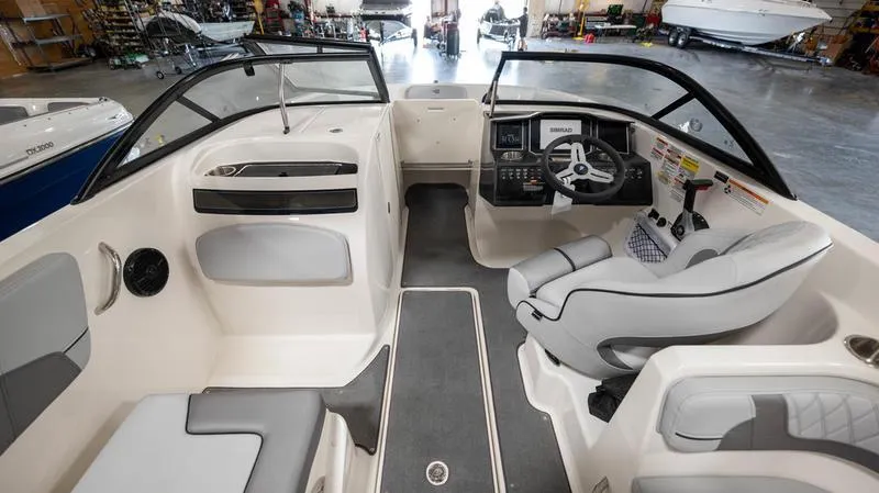 Slide: The Image of Bayliner VR6 Bowrider 2024 - 20