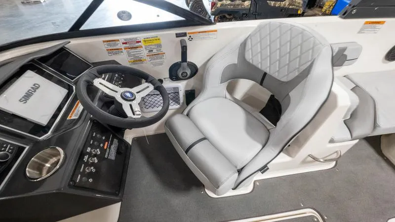 Slide: The Image of Bayliner VR6 Bowrider 2024 - 21