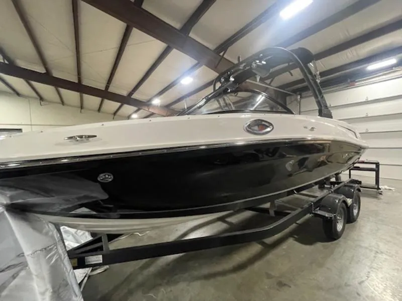 Slide: The Image of Bayliner VR6 Bowrider 2024 - 3