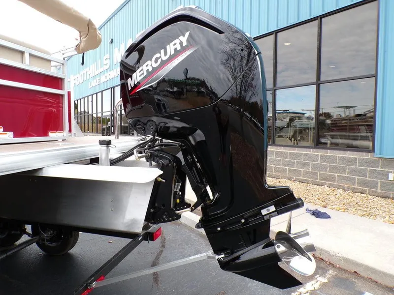 Slide: The Image of 2024 Sun Tracker PARTY BARGE® 20 DLX with Mercury outboard motor. - 13