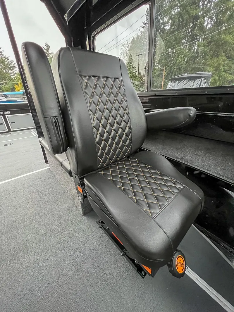 Slide: The Image of North River 25 Seahawk Fastback 2026 - 15