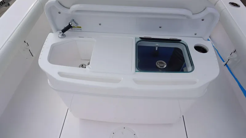 Slide: The Image of 2024 Everglades 273 CC boat sink and livewell station. - 11