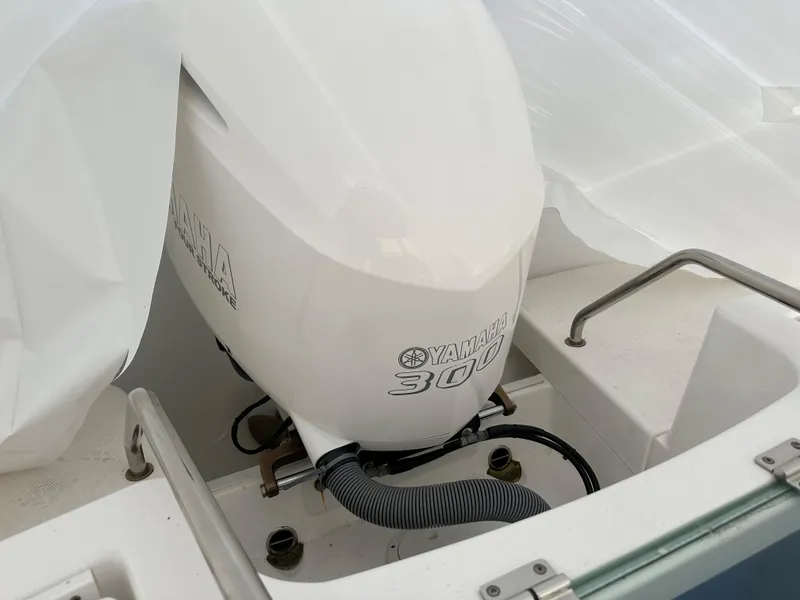 Slide: The Image of 2018 Everglades 230CC boat with Yamaha 300 outboard motor. - 11