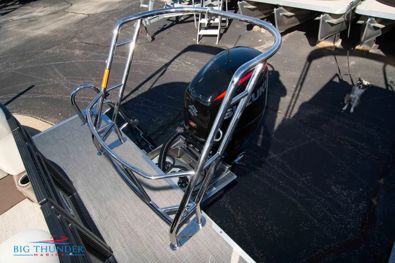 Slide: The Image of 2024 Crest Classic DLX 240 SLC boat with Suzuki outboard motor at Big Thunder Marine. - 39
