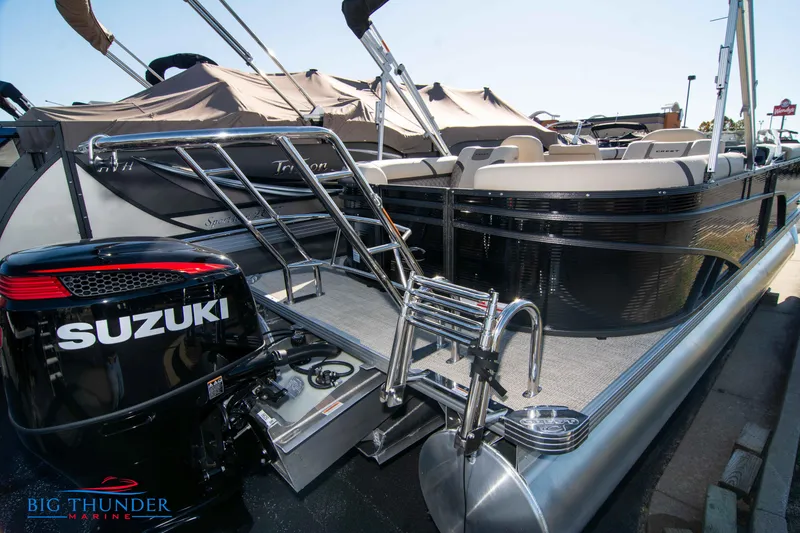 Slide: The Image of 2024 Crest Classic DLX 240 SLC pontoon boat with Suzuki outboard motor. - 6