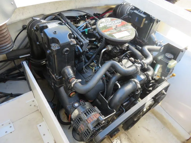 Slide: The Image of Engine of 2008 Sea Ray 195 Sport boat, featuring a 4.3L MerCruiser. - 8