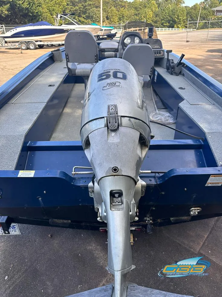 Slide: The Image of 2015 Polar Kraft Outlander 186 SC boat with motor, rear view. - 15