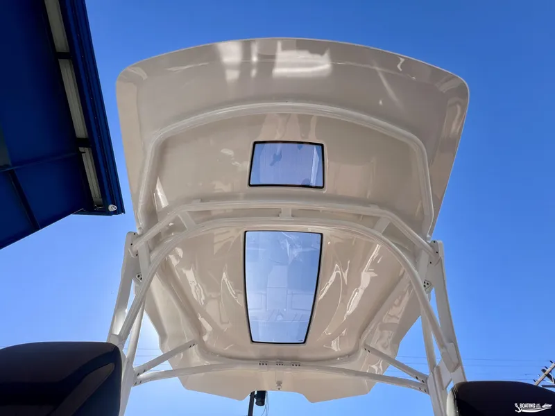 Slide: The Image of 2025 Yamaha Boats 275SD canopy with skylights against clear blue sky. - 4