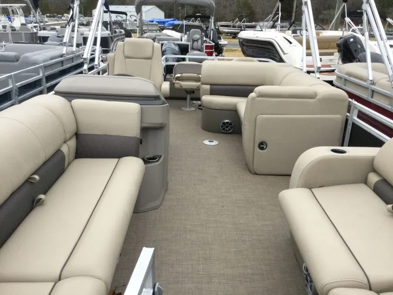 Slide: The Image of Sun Tracker SportFish 22 DLX 2024 - 11