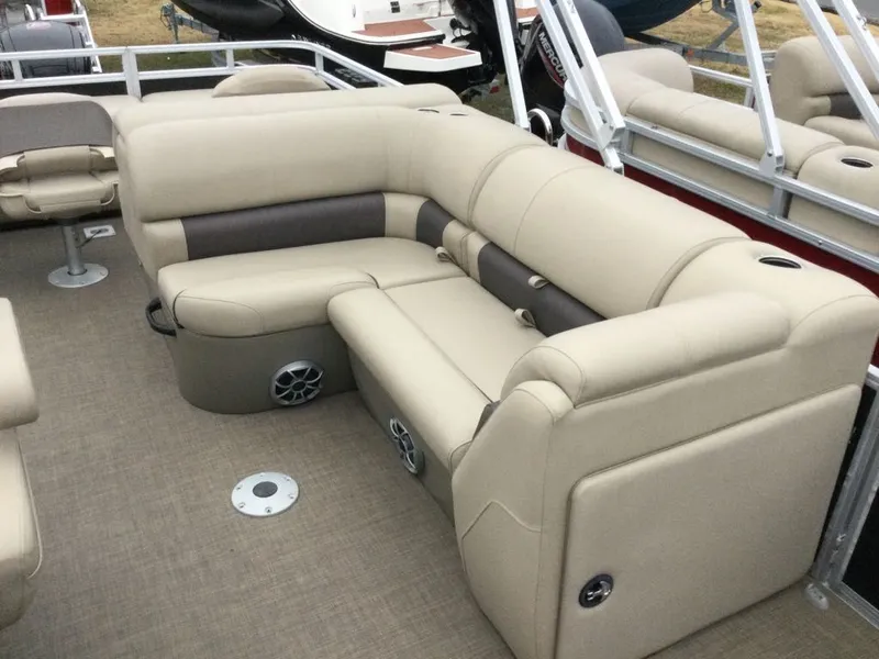 Slide: The Image of Sun Tracker SportFish 22 DLX 2024 - 14