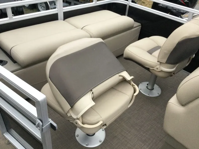 Slide: The Image of Sun Tracker SportFish 22 DLX 2024 - 6