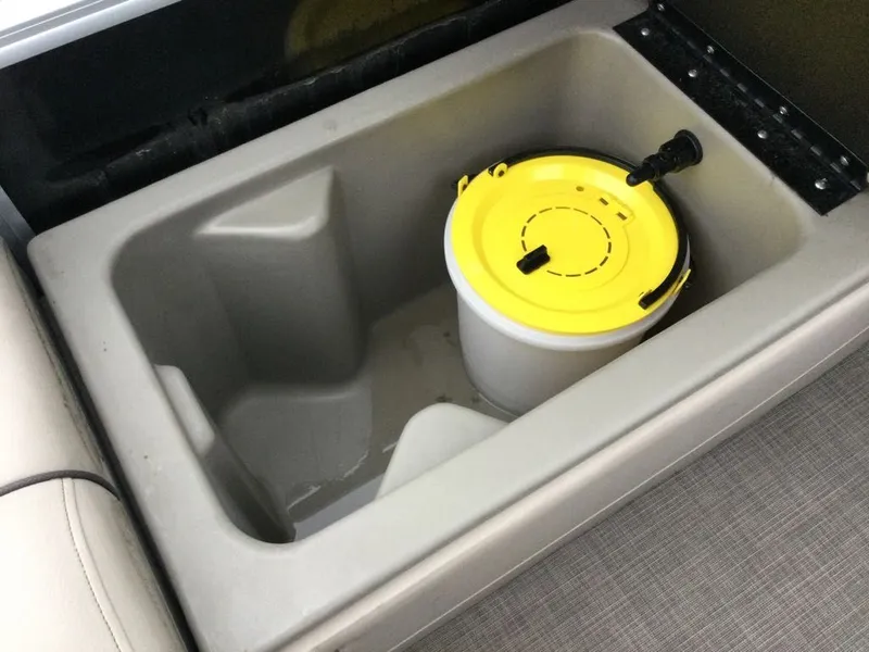 Slide: The Image of Sun Tracker SportFish 22 DLX 2024 - 7