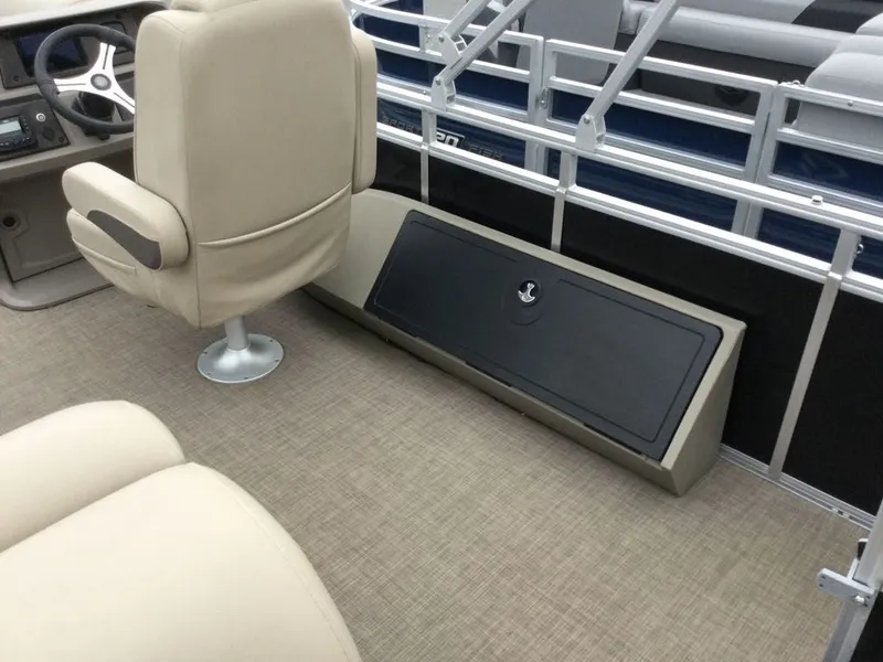 Slide: The Image of Sun Tracker SportFish 22 DLX 2024 - 8