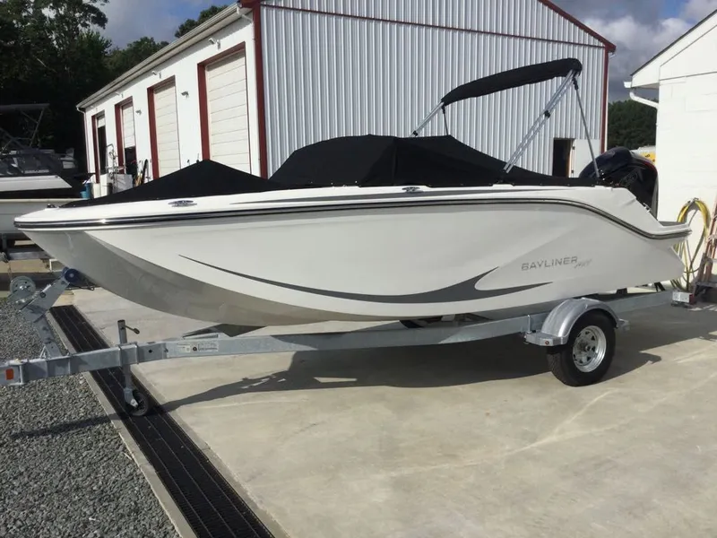 Slide: The Image of Bayliner 190EL 2024 - 10