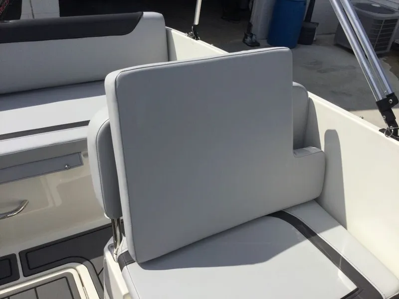 Slide: The Image of Bayliner 190EL 2024 - 12