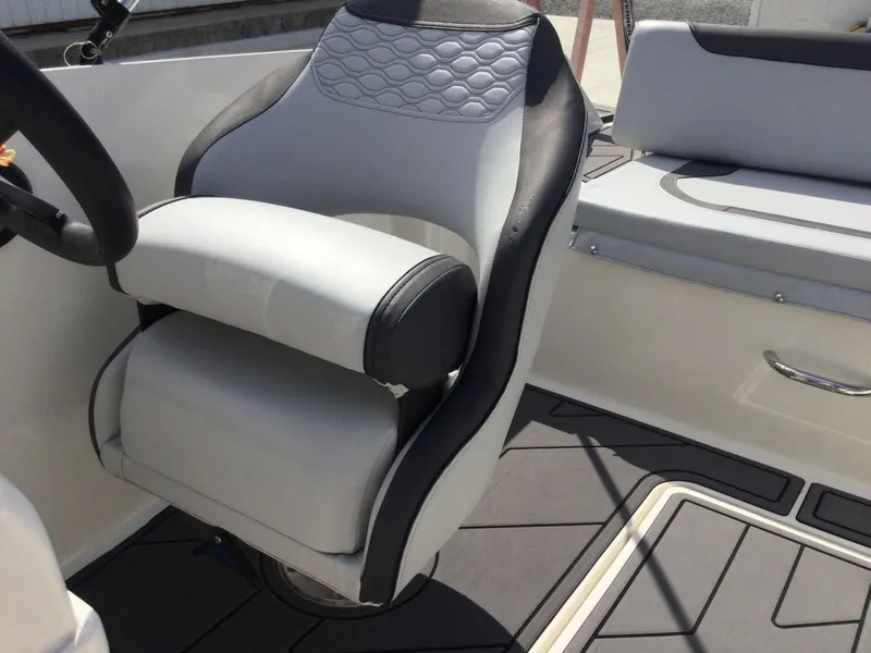 Slide: The Image of Bayliner 190EL 2024 - 3