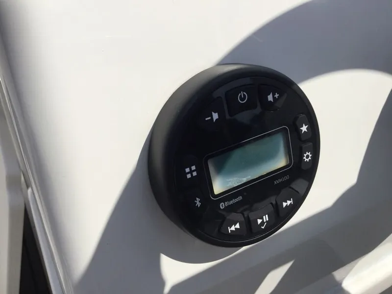 Slide: The Image of Bayliner 190EL 2024 - 9