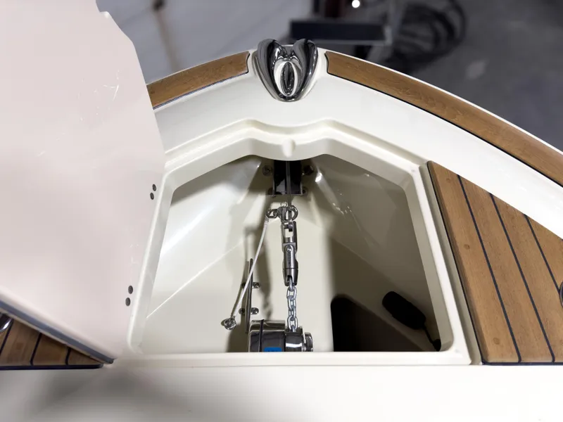 Slide: The Image of Chris-Craft Calypso 28 - 10