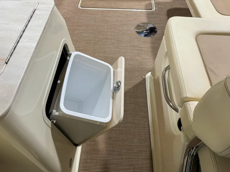 Slide: The Image of Chris-Craft Calypso 28 - 12