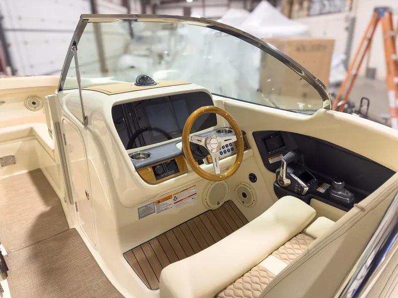 Slide: The Image of Chris-Craft Calypso 28 - 20