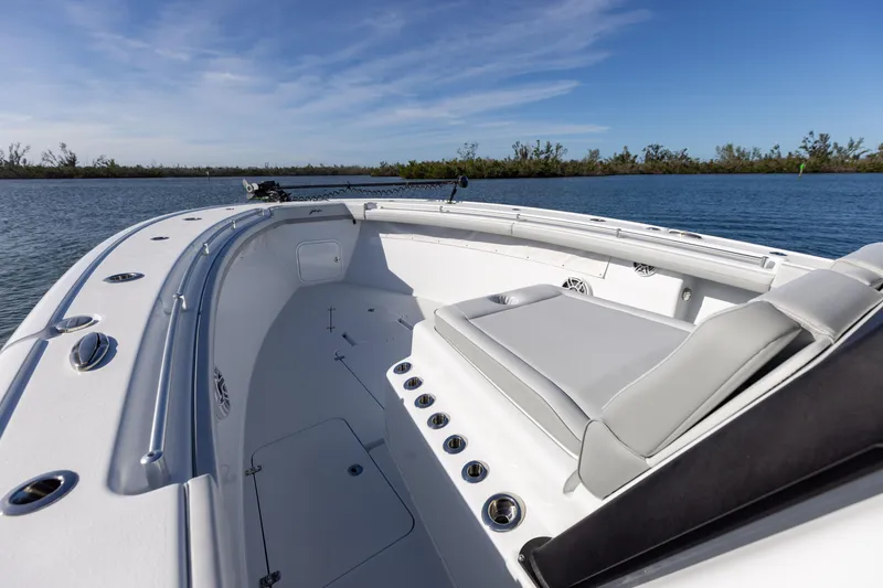 Slide: The Image of Yellowfin 42 Offshore 2023 - 56