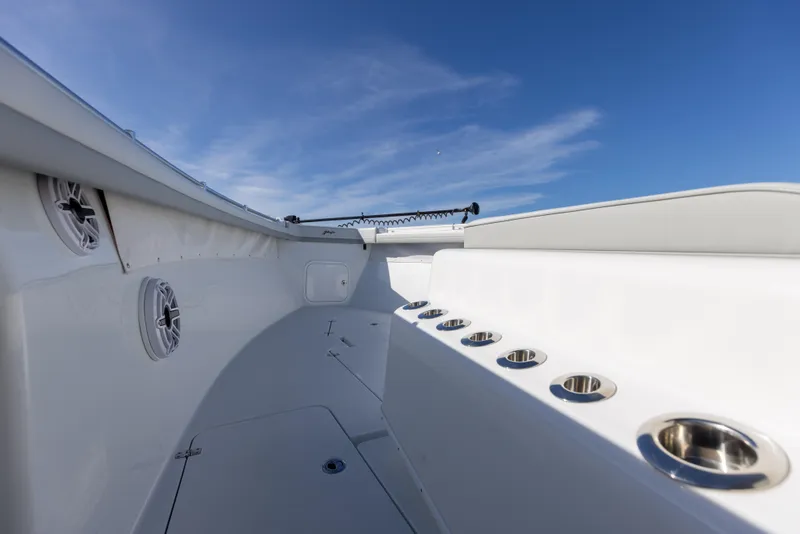 Slide: The Image of Yellowfin 42 Offshore 2023 - 57