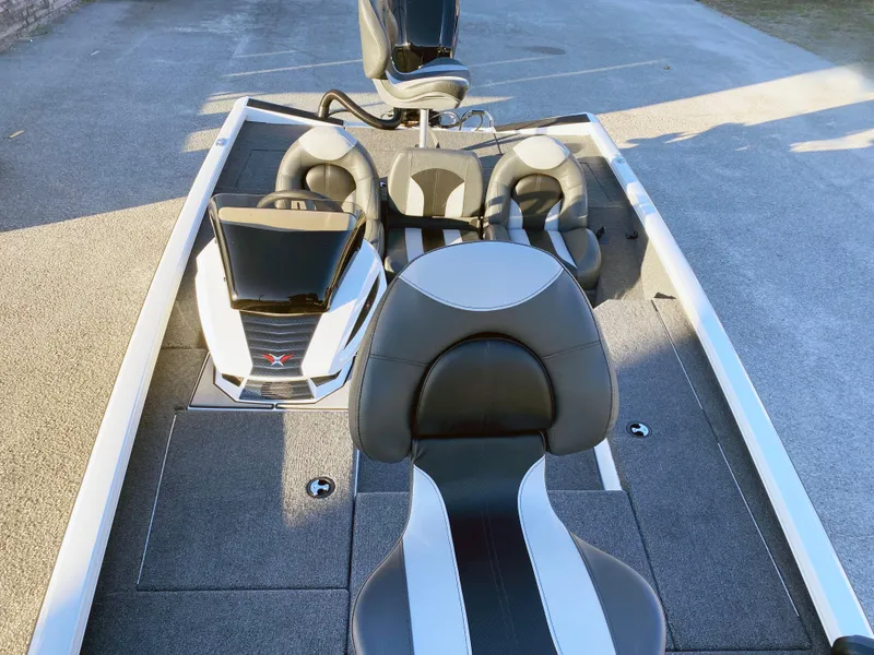 Slide: The Image of 2024 Vexus AVX181 - 10